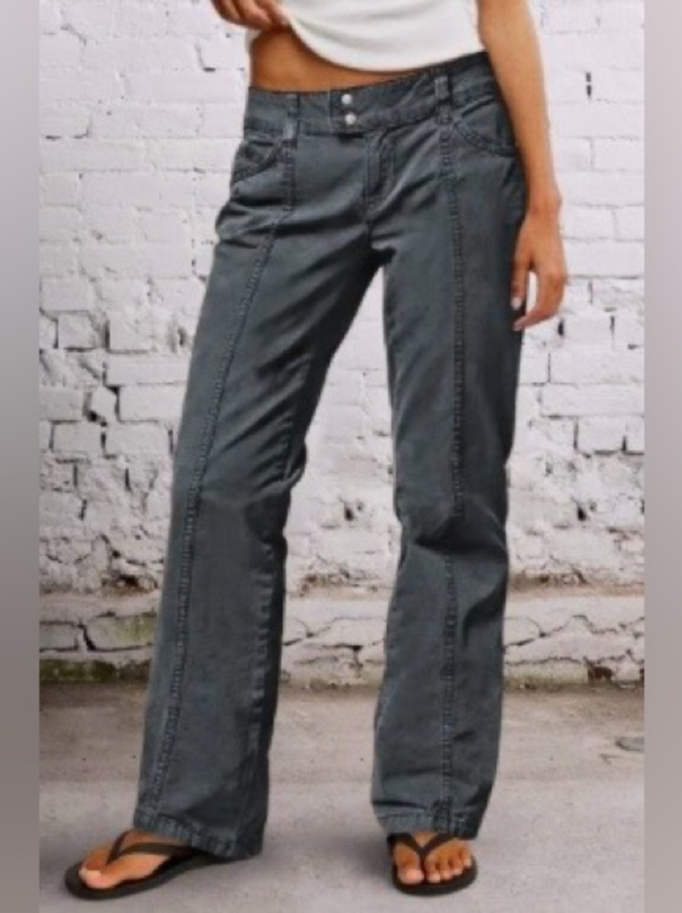 Flamingals Solid Seam Front Mid Rise Straight Leg Pants in Gray
